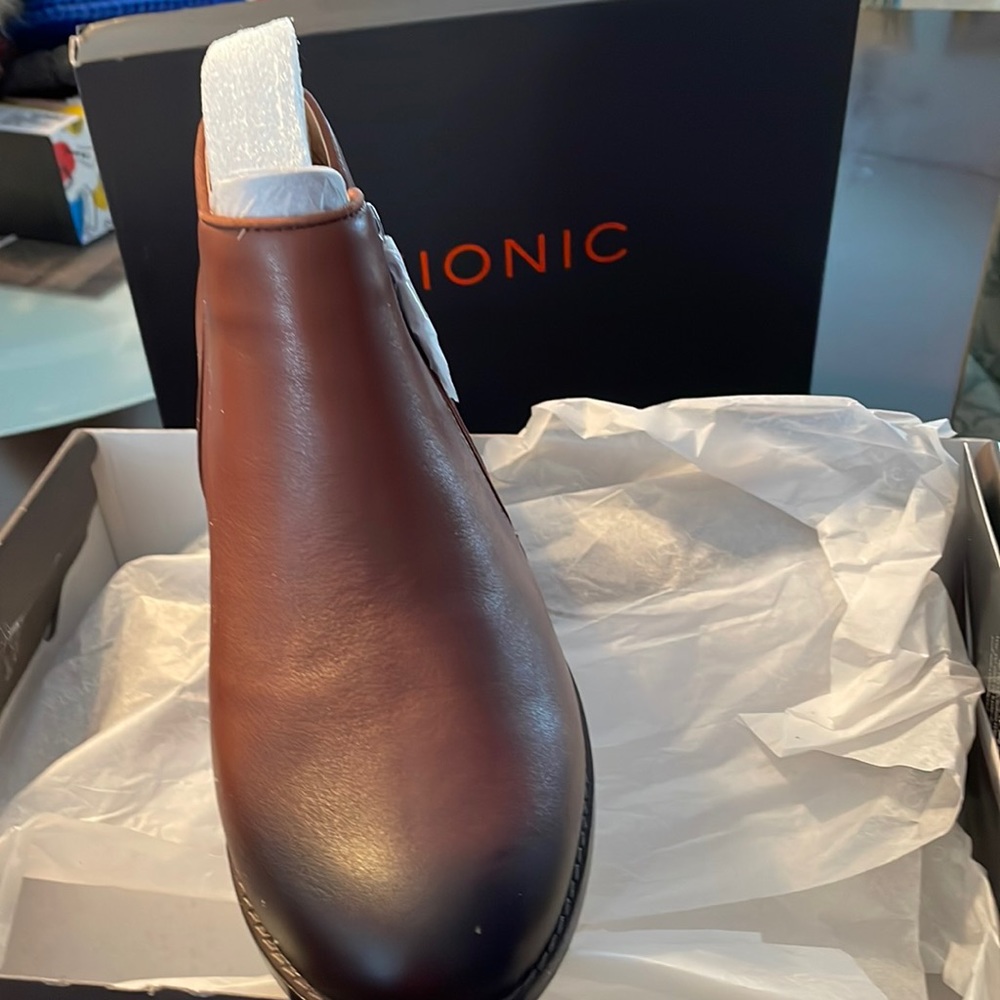 Brand new Vionic Jolene ankle boots